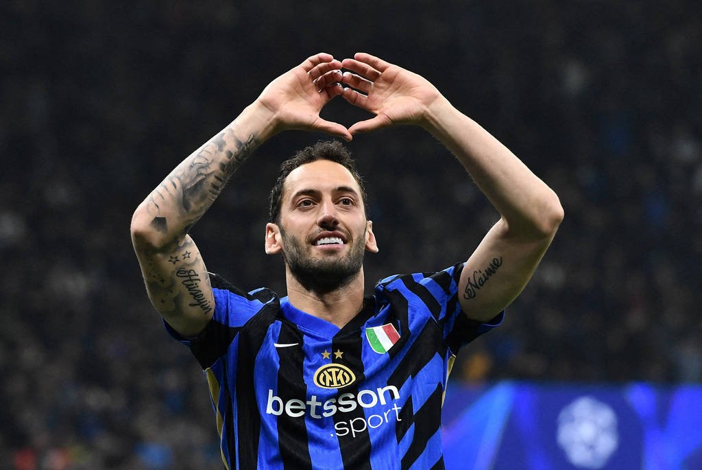 转会期费耶诺德门线救险：亚冠节点到来，质疑声仍在，更衣室氛围转暖